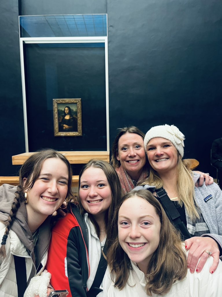 CoachWillems's tweet photo. Up early &amp; on Eurostar 🚆 to Paris 🇫🇷- day 1 at the Louvre &amp; time along the Seine (🥶) &amp; in the Latin Quarter - no snow day here! #BestStudents #Paris #JTerm2024 https://t.co/HbzUm6d4eG