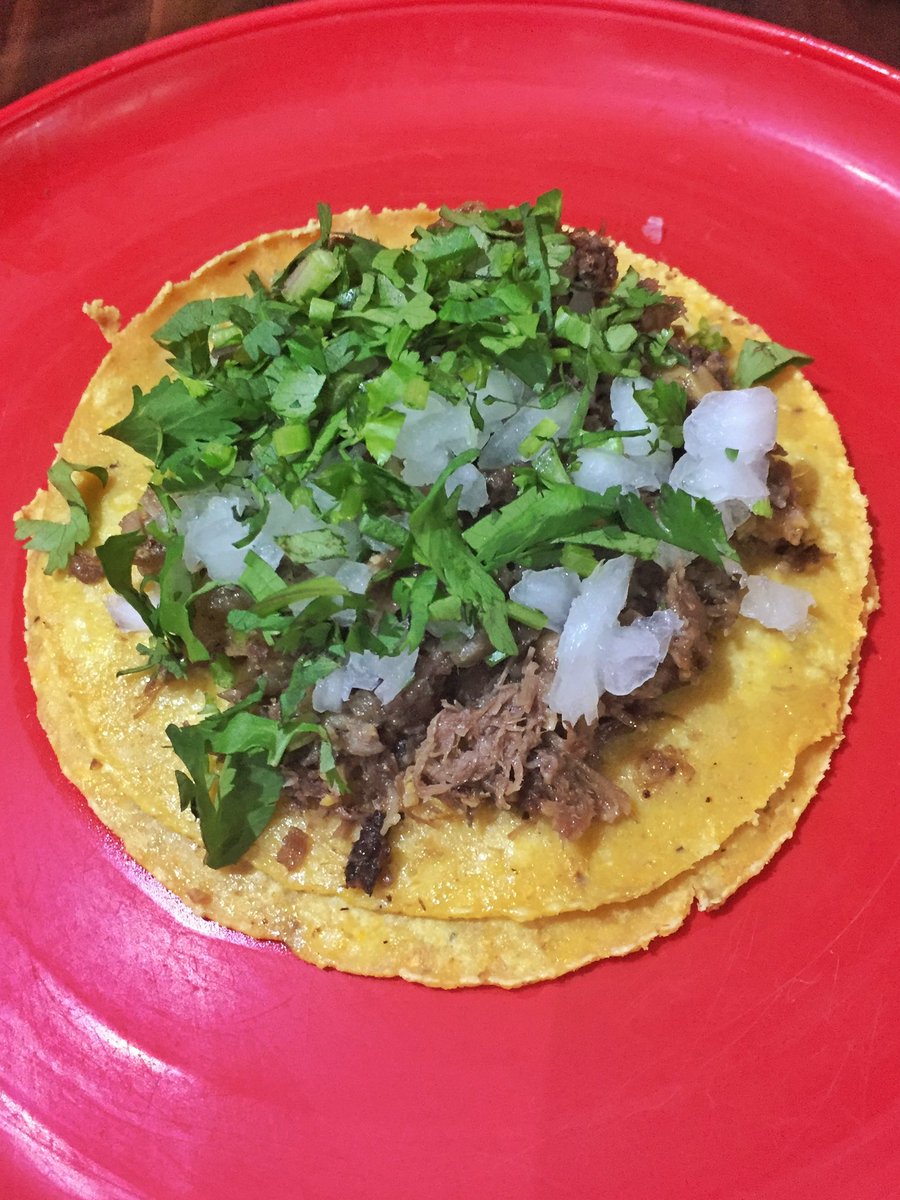 sancrismunchies's tweet photo. Taquitos de “El charrito” (entre el Mercado de dulces y el Arco del Carmen) 😋👌🏾 #sancrismunchies #sancristobaldelascasas #comerensancris #coletopolis #tacos #tacosChiapas https://t.co/GXBojexcOg