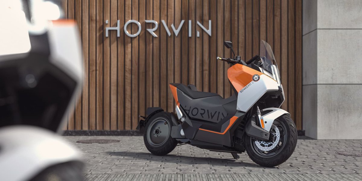 TechTrendHub's tweet photo. Horwin's SENMENTI 0: a pricey but powerful electric maxiscooter. #CES #electricmotorcycle #Horwin #SENMENTI https://t.co/Ht5Bw0Y4Oe