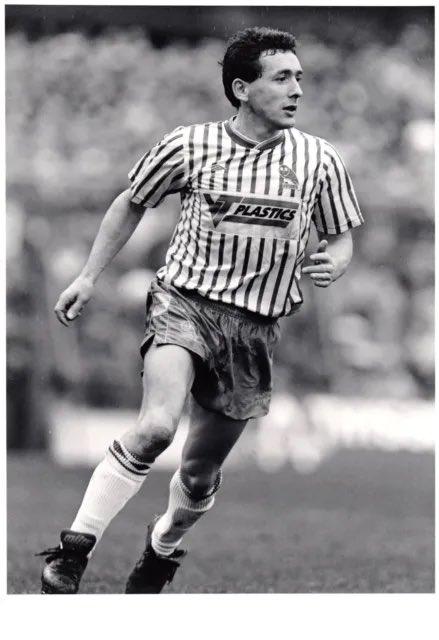 No 823 - Wilf Rostron. A left winger turned left back began his career at Arsenal. He arrived at #SWFC via more than a decade with Sunderland and Watford. After just 7 games without scoring 0 he moved to our neighbours before ending his career at Brentford.