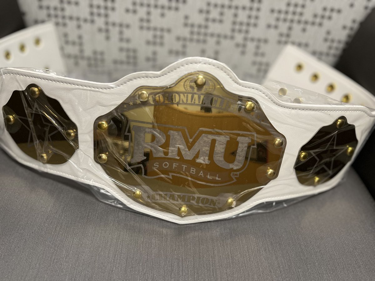 That #ColonialClinicChampionship belt is looking real pretty! 🤩

Who’s coming for the title at the Winter Skills Clinic on Saturday?

We still have space available, come be a part of (and maybe the champ of) a Western PA Softball staple!

#BobbyMo 🔵🥎🔴

…ertmorrissoftballcamps.totalcamps.com/shop/EVENT