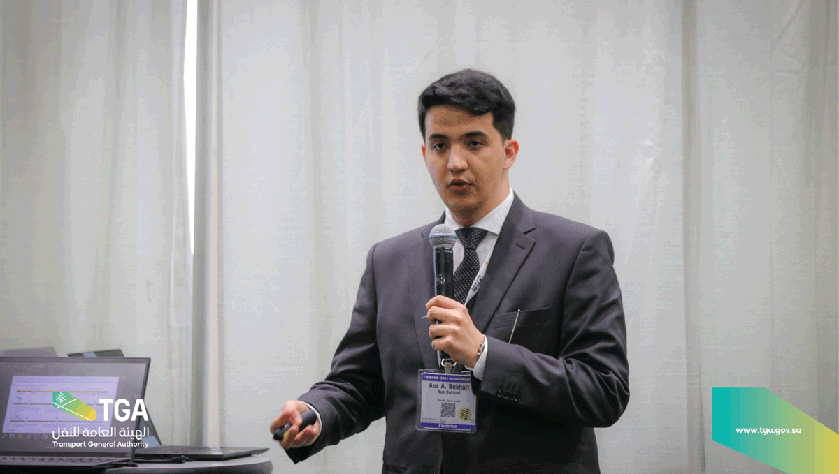 Saudi_TGA's tweet image. يستعرض م. أوس بخاري خلال مشاركة #الهيئة_العامة_للنقل_TGA بالاجتماع السنوي لمجلس أبحاث النقل عرضاً مرئياً بعنوان &quot;تطوير سياسة وتقنية أنظمة التذاكر وجمع الأجور لمختلف قطاعات النقل وتحديد المواصفات الفنية والتشغيلية بهدف تكامل أنظمة التذاكر وجمع الأجور لدى مشغلي النقل العام&quot;…