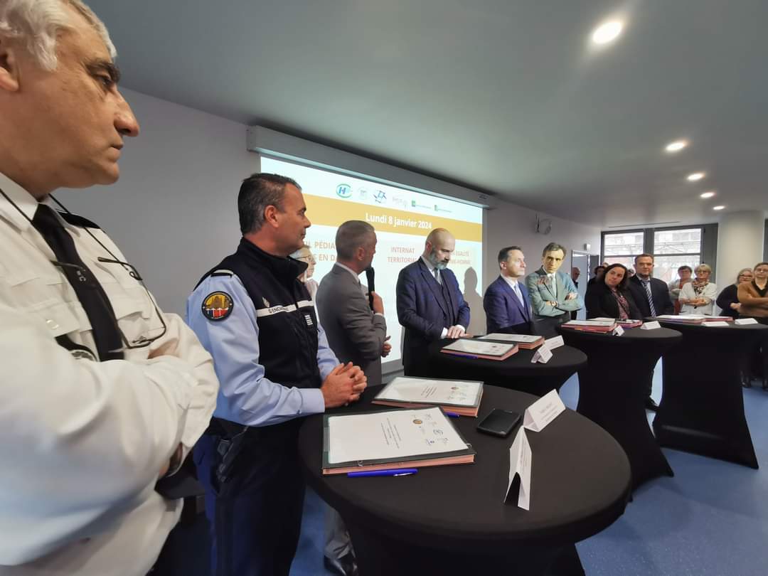 Visite du DG <a href="/ARS_OC/">ARS Occitanie</a> et signature de 3 projets multi-partenariaux majeurs :
➡️ création d'une Unité d'Accueil Pédiatrique Enfants en Danger au CH rodez
➡️ création d'un groupement de commande pour l'Internat Territorial
➡️ charte 'Donner des elles à la santé' #ÉgalitéFemmeHomme