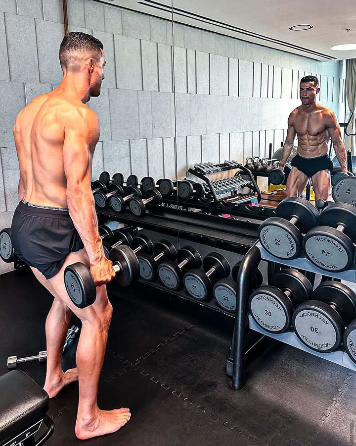 CR7Brasil's tweet image. Esse cara faz 39 anos em menos de um mês 😳