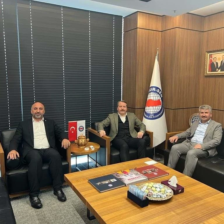 hsoylemez0244's tweet photo. 6 Şubat Depreminin Yıldönümünde #Malatya'mızda düzenlenecek olan 
"#AsrınFelaketiDayanışmanınTarihi 
Türkiye Geneli Deneme Yarışması" Ödül Töreni Yol Haritası için Genel Başkanımız Sayın @_aliyalcin_ ve Genel Baş. Yar. Sn @alideniz02 ile istişarelerde bulunduk.
@MemurSenKonf https://t.co/5cYnIaaBSU