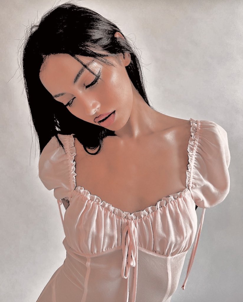 𝒌𝗮𝘁 𝒇𝗹𝗼𝗿𝗲𝘀 (@luxecheers) on Twitter photo 