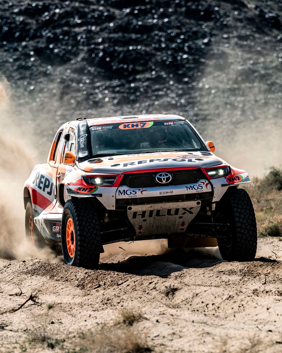 box_repsol's tweet photo. Repsol vuelve a lo más alto en el Dakar🥇 y lo hace por primera vez con combustible renovable Repsol♻️

Luca Moraes, se ha hecho con la victoria de hoy en el #Dakar2024

Isidre cierra una etapa complicada con una 🅿️3️⃣8️⃣ y Quintero finaliza un sólido día con una 🅿️1️⃣7️⃣ https://t.co/fBV9ZmYnqp