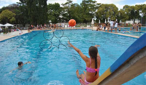 Trebolense's tweet photo. COLONIA - Se viene la Fiesta del agua https://t.co/FcyKaylLAl https://t.co/uH6B9m2Fty