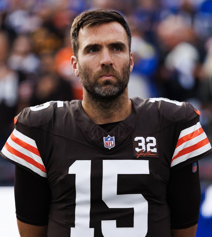 TheSignalCaller's tweet photo. #DidntWriteBack
Gonna tell my kids Geno inspired a growing list of NFL QBs to put down the pen and keep grinding. https://t.co/zbCmg9wV0F