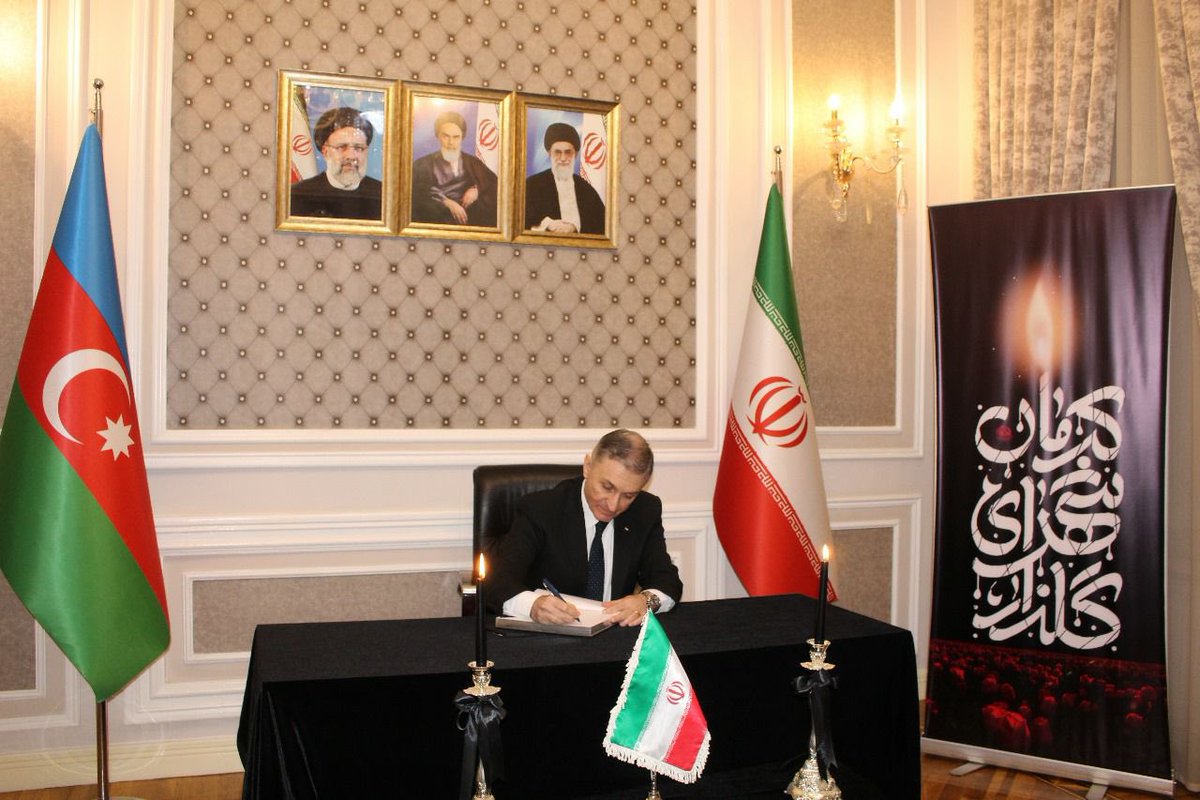 IRANINBAKU's tweet image. İran İslam Respublikasının Bakıdakı səfirliyində bu gün iki gün müddətinə #Kerman terror hadisəsi şəhidlərinin adına xatirə kitabı açılıb.