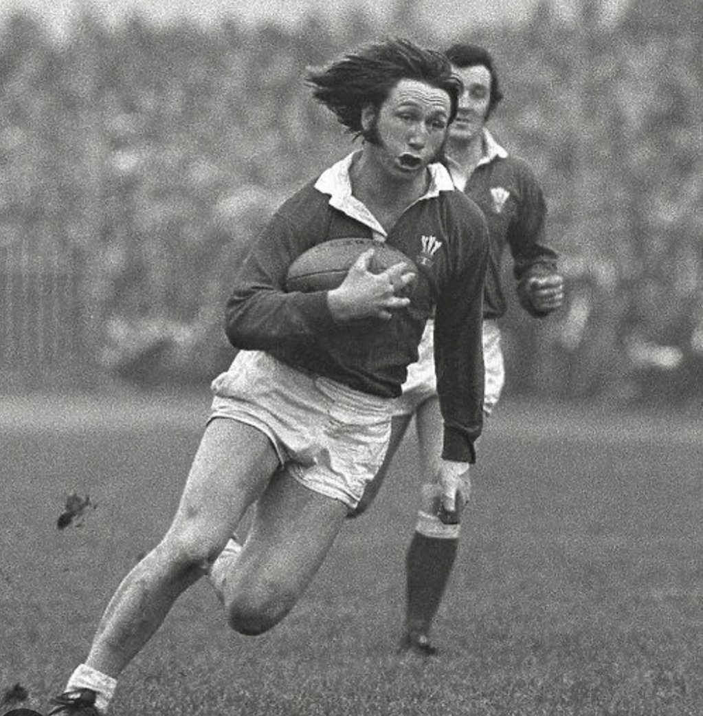 ILukeThomas's tweet photo. Rest in peace Mr Williams, what an incredible player and another vital cog in the big red machine that dominated an era. #jpr #rugby #welshrugby https://t.co/VSkexB9qRc