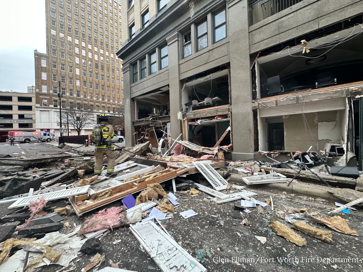 5:30PM UPDATE:
- Explosion likely caused by gas leak, but still waiting to confirm 
- Construction was going on the in the building 
- 1 person still missing

Next UPDATE will be at 6PM 

#FWDowntownAlert