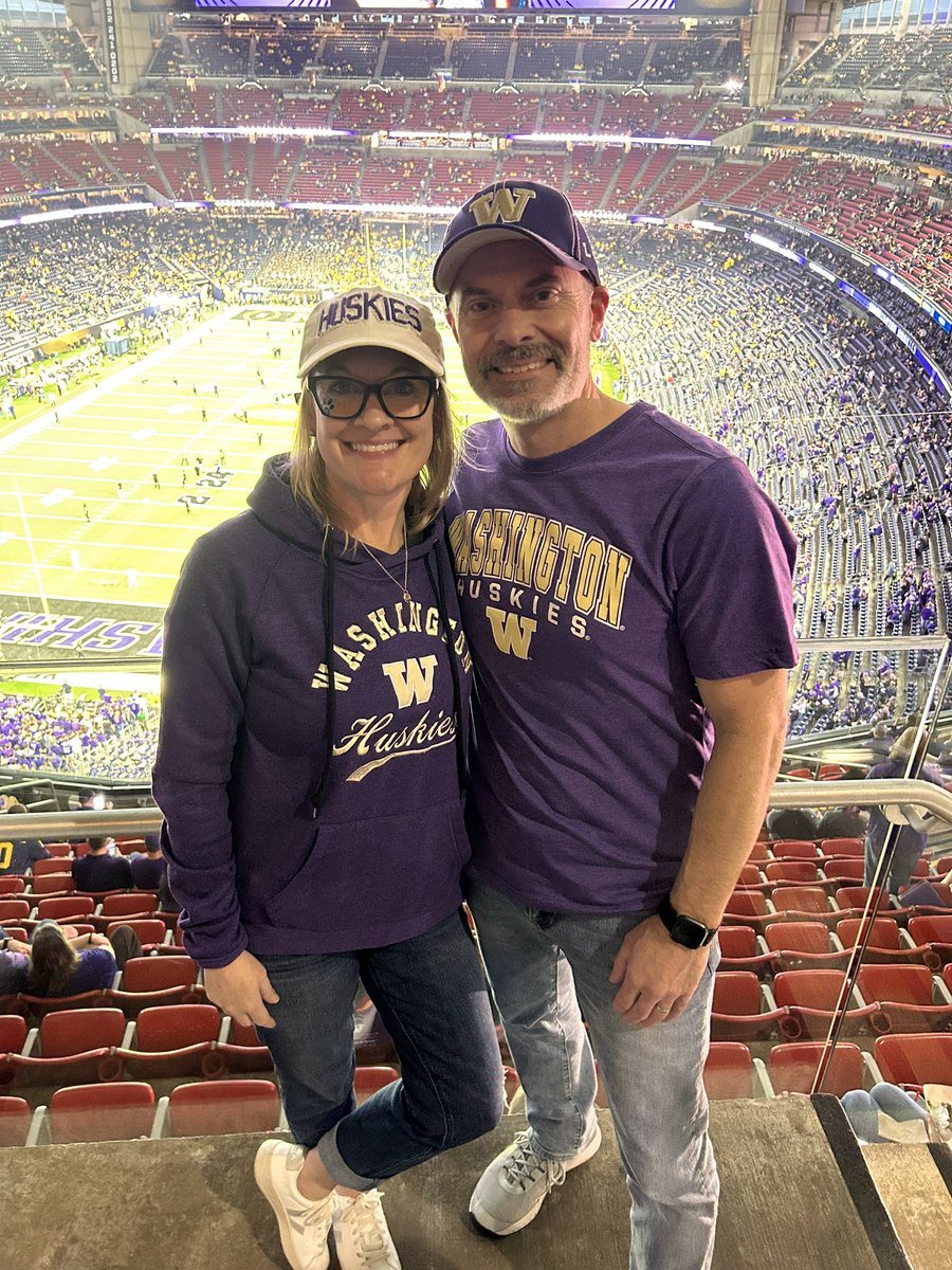 karwit's tweet image. #cfbplayoff. #PurpleReign   
GO DAWGS!!!