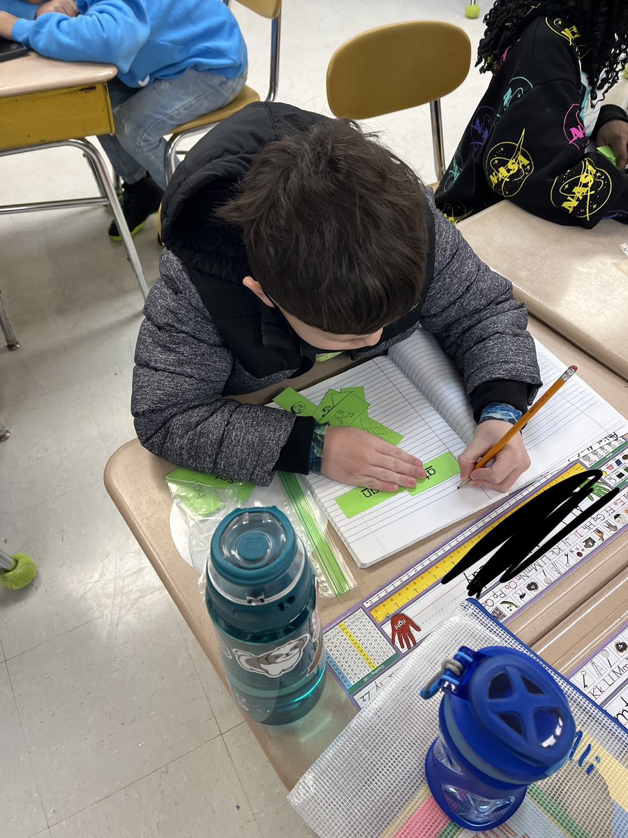 EdVBaldwin's tweet image. Ms Wilson’s Second Grade working on their spelling sorts for the week. They were focused and enjoying their sorts! @RebekahWoodruf1 @juliapabstccs @MeshondaW @DrHLittlejohn #wordstheirway #differentiatedinstruction