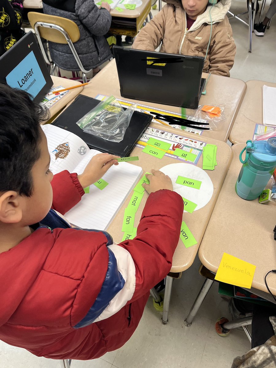 EdVBaldwin's tweet image. Ms Wilson’s Second Grade working on their spelling sorts for the week. They were focused and enjoying their sorts! @RebekahWoodruf1 @juliapabstccs @MeshondaW @DrHLittlejohn #wordstheirway #differentiatedinstruction