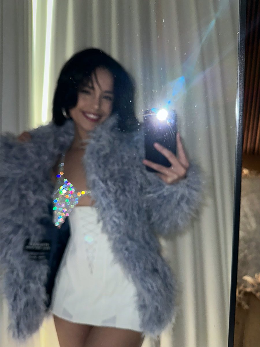 Valkyrae's tweet image. 32 today!!!!! 🥳