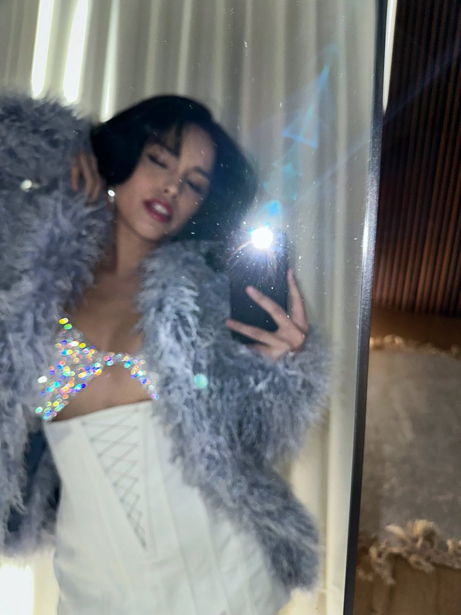 Valkyrae's tweet image. 32 today!!!!! 🥳