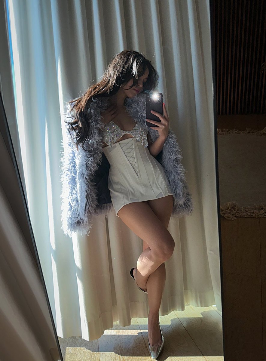 Valkyrae's tweet image. 32 today!!!!! 🥳