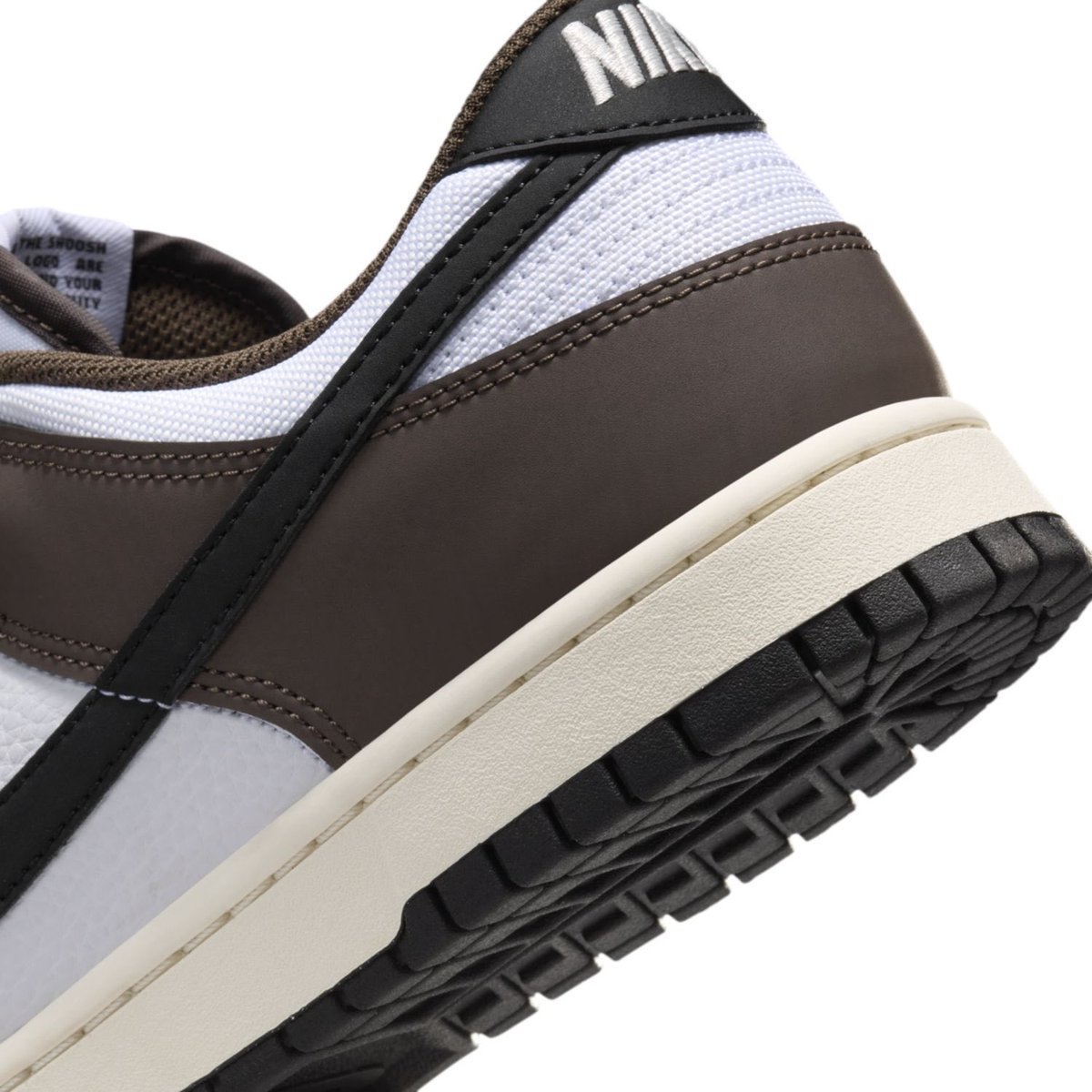 SnkrsStock's tweet photo. Official images: Nike Dunk Low "chocolate " 🍫 https://t.co/glwHUX5jV9
