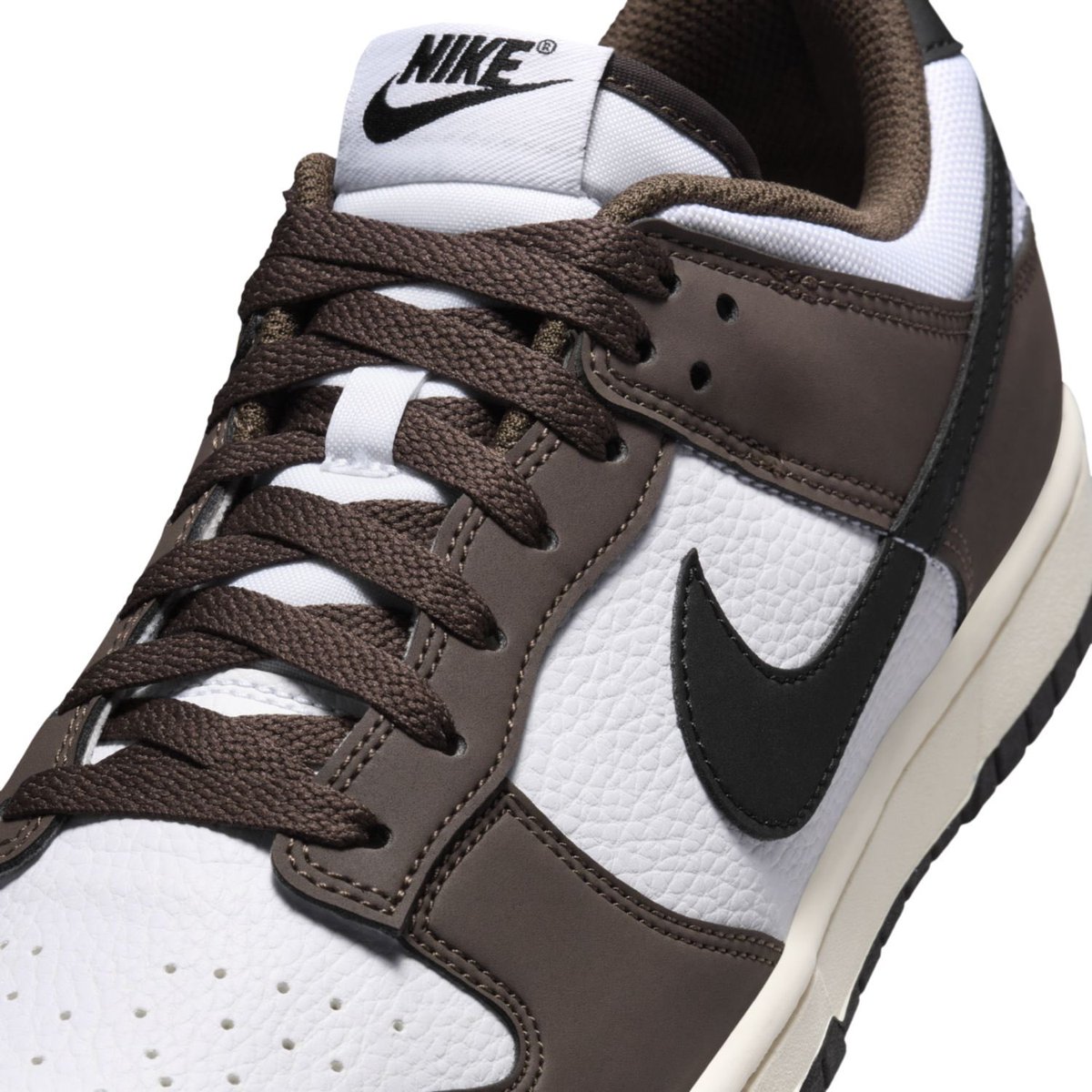 SnkrsStock's tweet photo. Official images: Nike Dunk Low "chocolate " 🍫 https://t.co/glwHUX5jV9