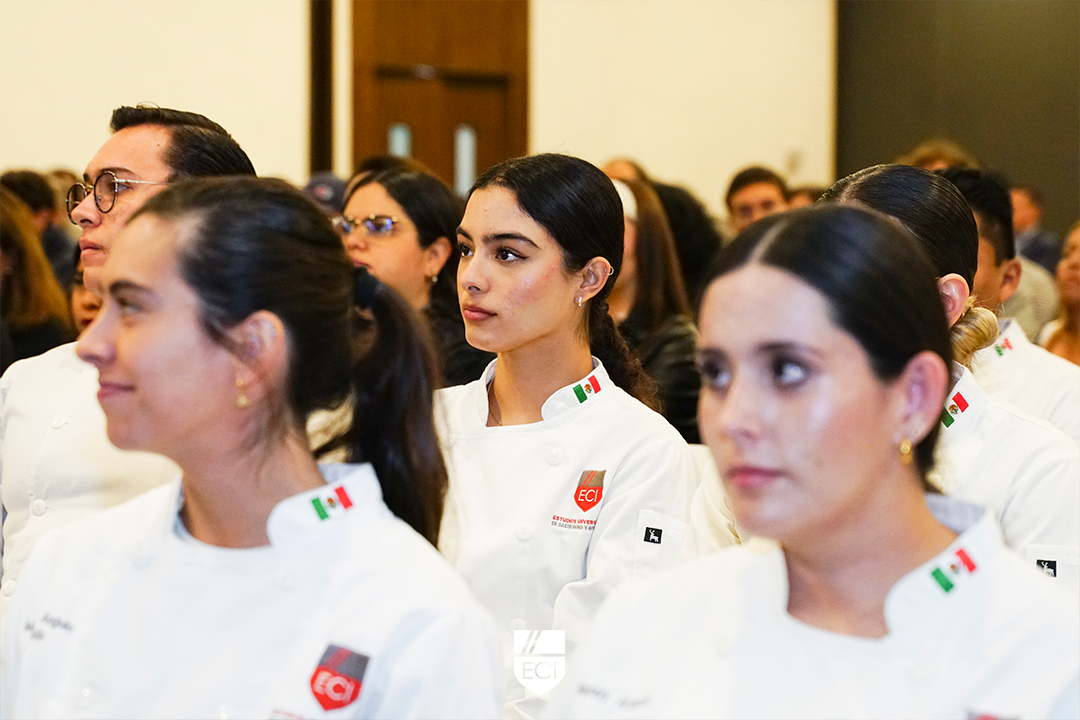 ECIGdl's tweet photo. Este no es solo un acto académico, es el cierre de un capítulo y el comienzo de un emocionante viaje hacia nuevas historias 🎉🥂 #SoyECI https://t.co/a4XJgZILQv