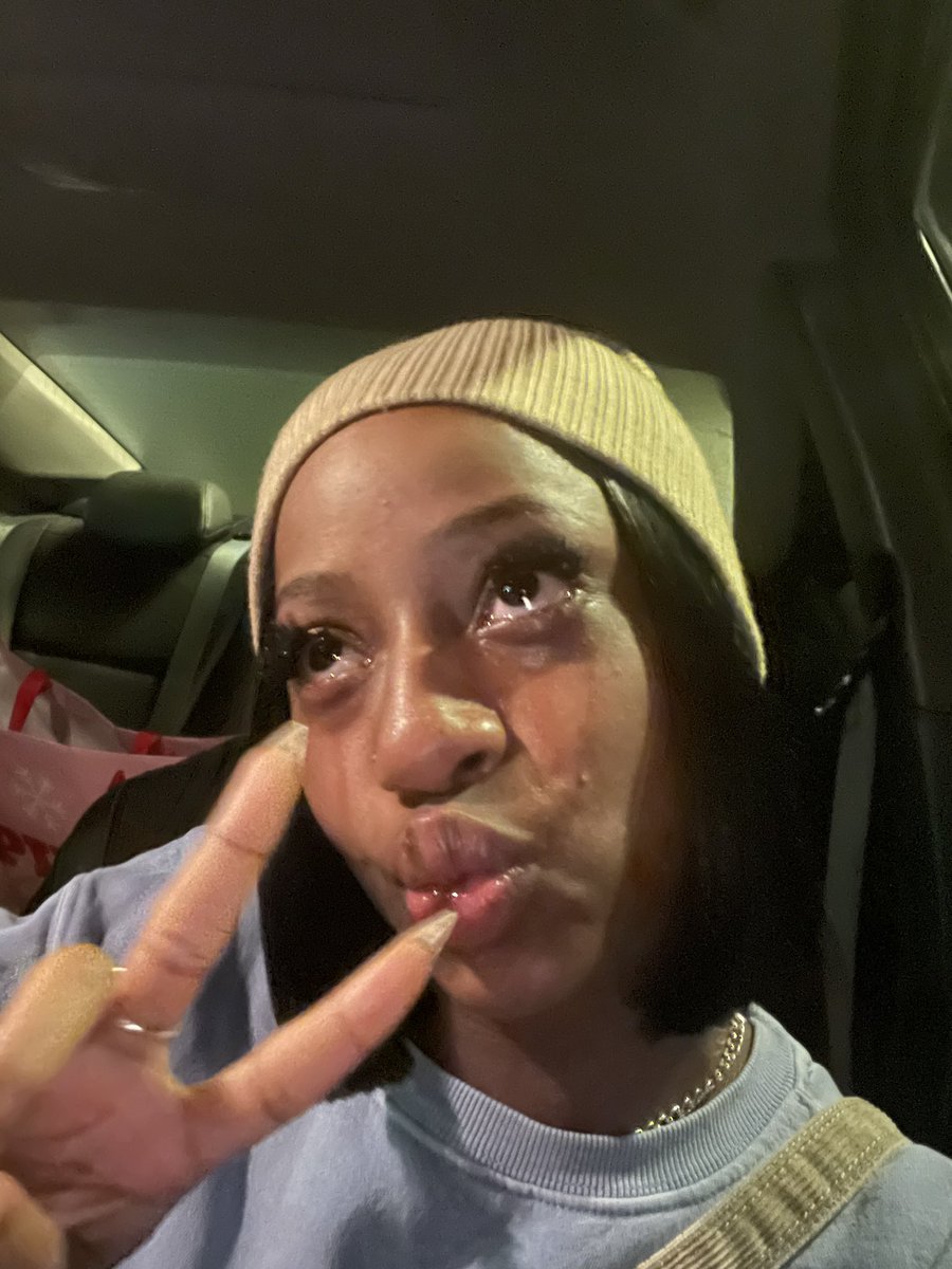 thatgirlltre_'s tweet image. im officially done with boys my heart is broken bye