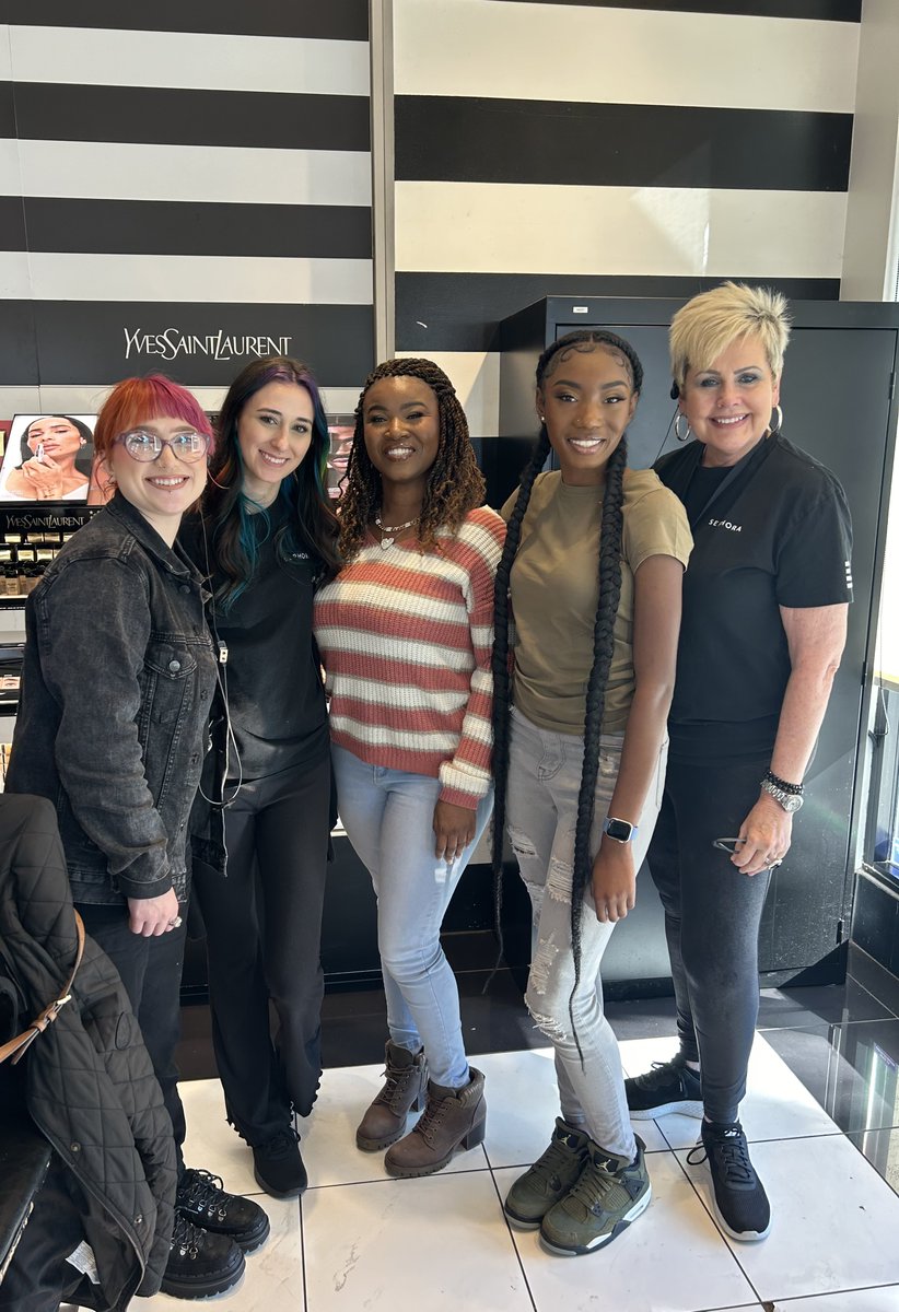 BBBSNEFL's tweet image. Little Sister Destiny and her mother Katisha are ready to slay the new year thanks to Sephora in the St. John's Town Center incredible makeovers! Can't thank them enough for spreading joy and beauty this new year. 

#NewYearNewGlam #MakeoverMagic #SephoraLove #BeBig