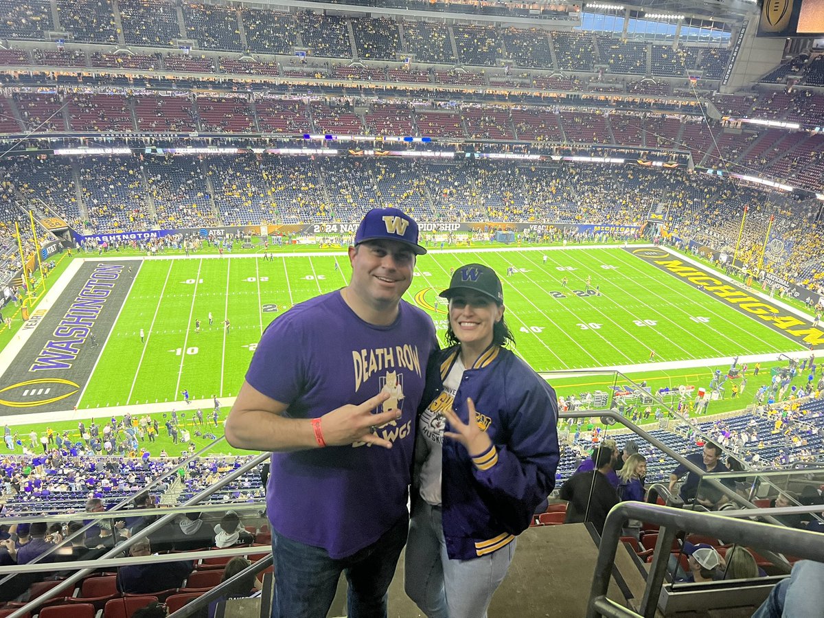 DawgBC40's tweet photo. Go Dawgs at the Natty!!!  #purplereign https://t.co/O0TvV26V3y