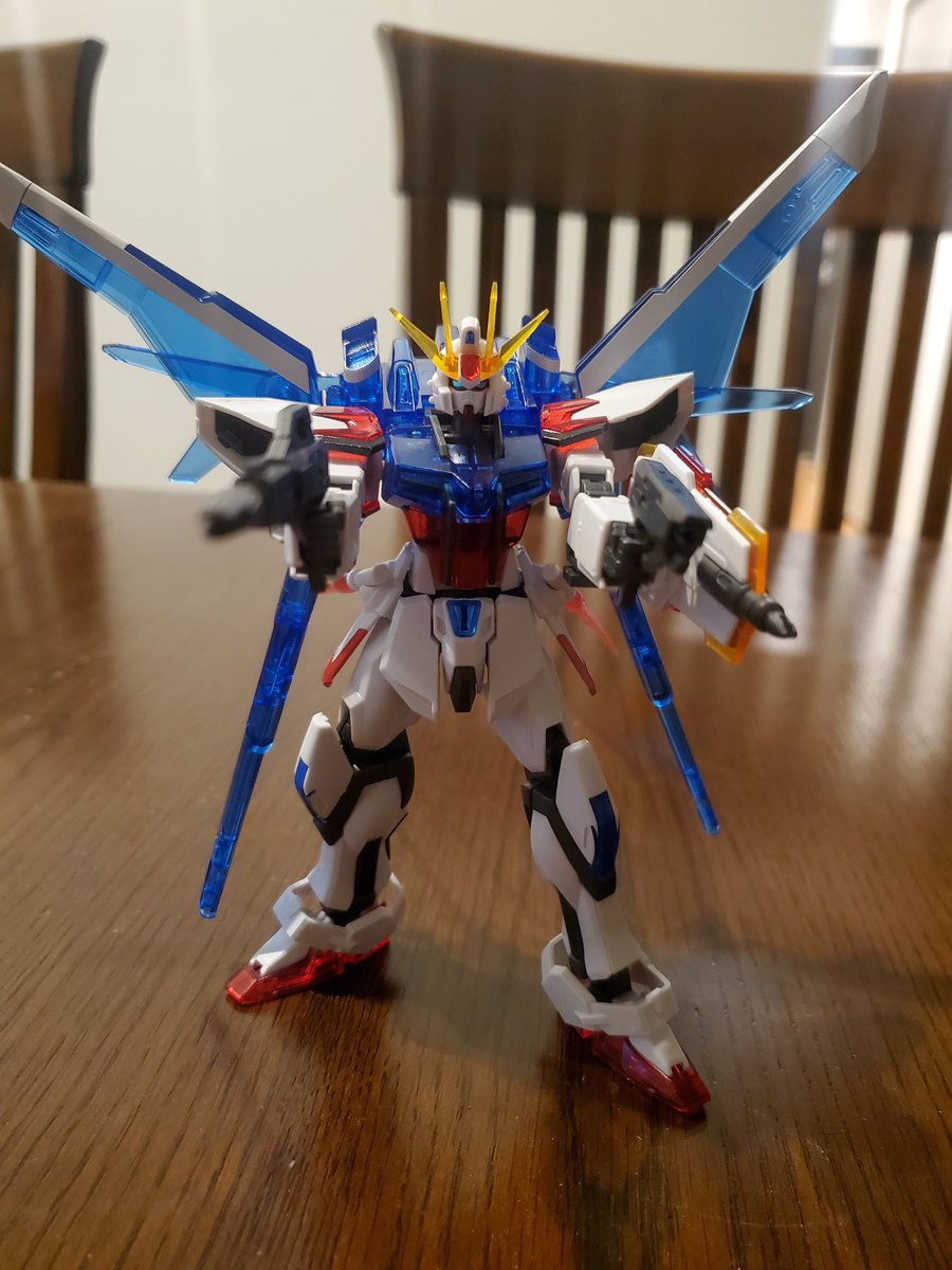 I almost forgot to post this cause I promised! My first Gunpla has been built! It didn't seem too bad and was very satisfying seeing all the pieces so perfectly slot into eachother. Thank you <a href="/VampyBitme/">⚔️ 𝒱𝒶𝓂𝓅𝓎 ⚔️</a> and your chat for all the help!