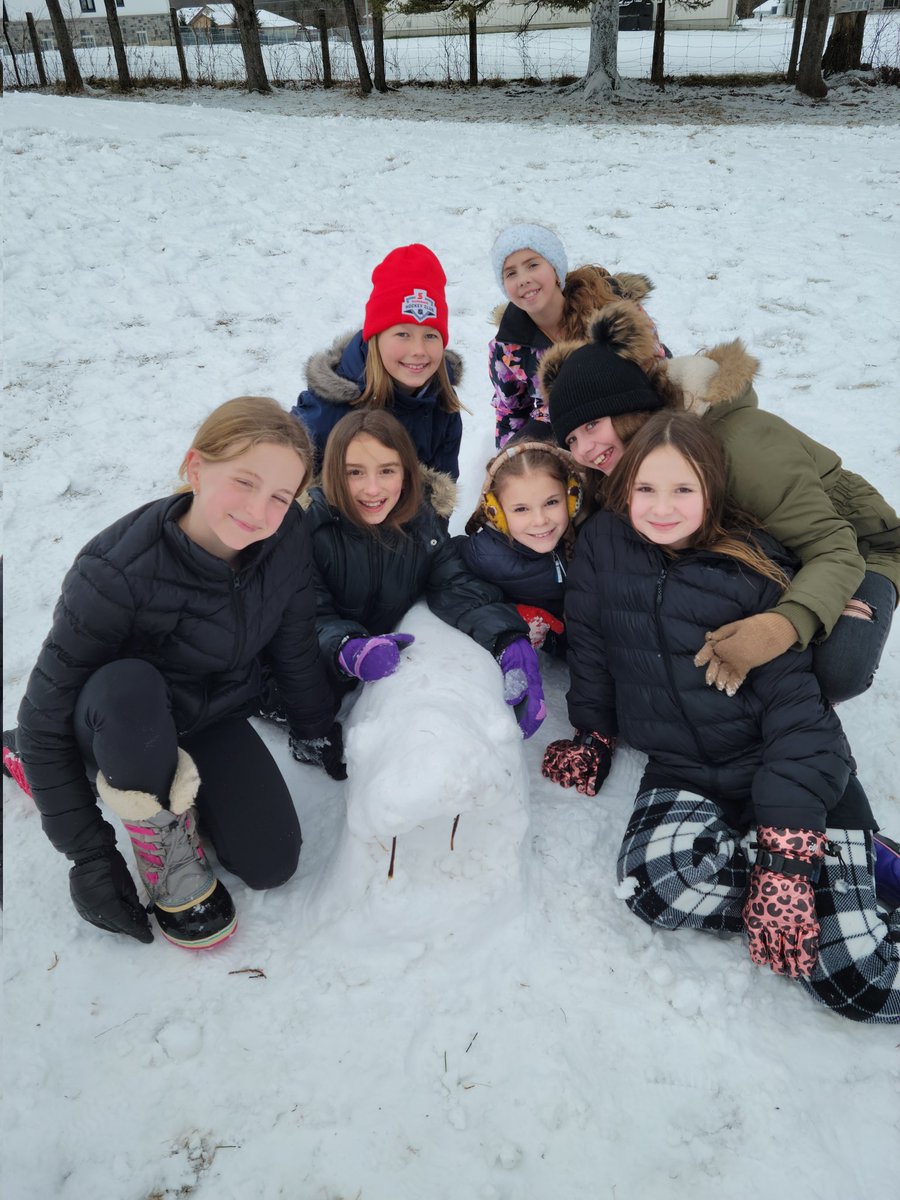 missKAR21's tweet image. H.N.Y! We had a great first day back! The gr. 5s&amp;amp; 6s estimated and built snow structures that were approx. 2m in height or width. Then, they measured to the nearest cm to check their accuracy. &quot;This is the best math ever,&quot; said a few students. @EastOroPS #outdoored #handsonmath