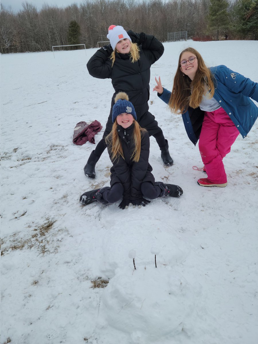 missKAR21's tweet image. H.N.Y! We had a great first day back! The gr. 5s&amp;amp; 6s estimated and built snow structures that were approx. 2m in height or width. Then, they measured to the nearest cm to check their accuracy. &quot;This is the best math ever,&quot; said a few students. @EastOroPS #outdoored #handsonmath