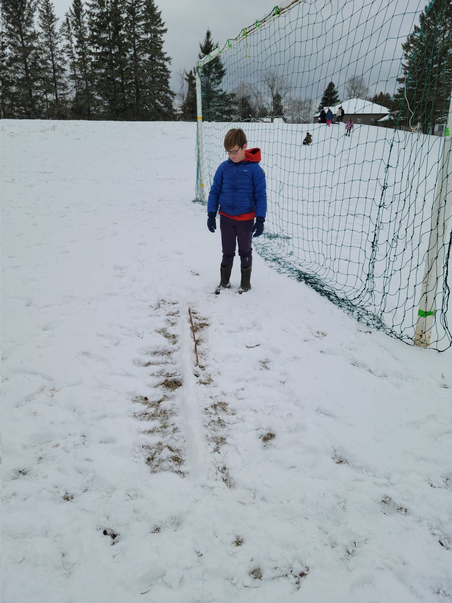 missKAR21's tweet image. H.N.Y! We had a great first day back! The gr. 5s&amp;amp; 6s estimated and built snow structures that were approx. 2m in height or width. Then, they measured to the nearest cm to check their accuracy. &quot;This is the best math ever,&quot; said a few students. @EastOroPS #outdoored #handsonmath