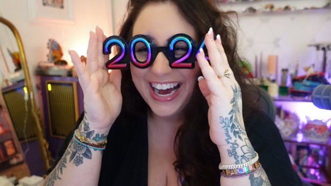 it's monday and you get  a new vlog: https://t.co/dAoYqySjeD a little upload on spicy sites  because
