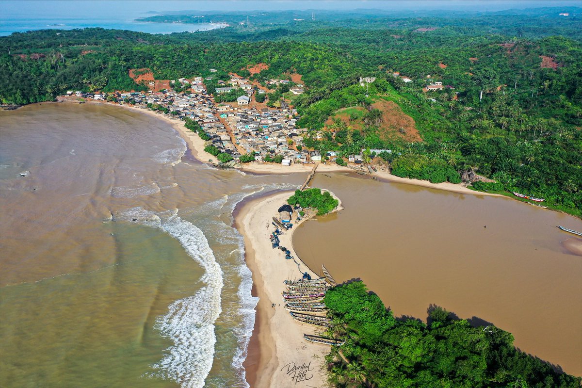 dronified's tweet photo. I couldn’t help but dedicate my first post of the year to this heartbreaking scene from Butre, this view is suppose to be a breathtaking one because the Butre River meets the Butre beach .
But Galamsey(illegal gold mining) has destroyed such a valuable asset in the tourism. https://t.co/W4XLv3WWeo