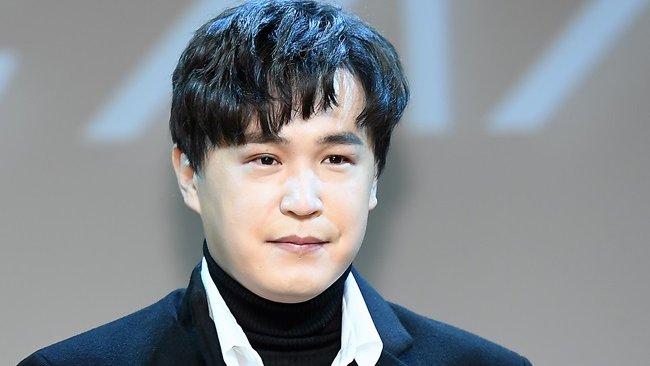 KDramaHandle's tweet photo. 9 Korean male celebrities who were involved in sexual offense and affairs:
1. #LeeByungHun (blackmail, cheating)
2. #JuJinMo (marriage after prostitution scandal)
3. #JangDongGun (linked to prostitution)
4. #LeeSoo (married post-prostitution scandal with a minor) https://t.co/eYonkbmrd2