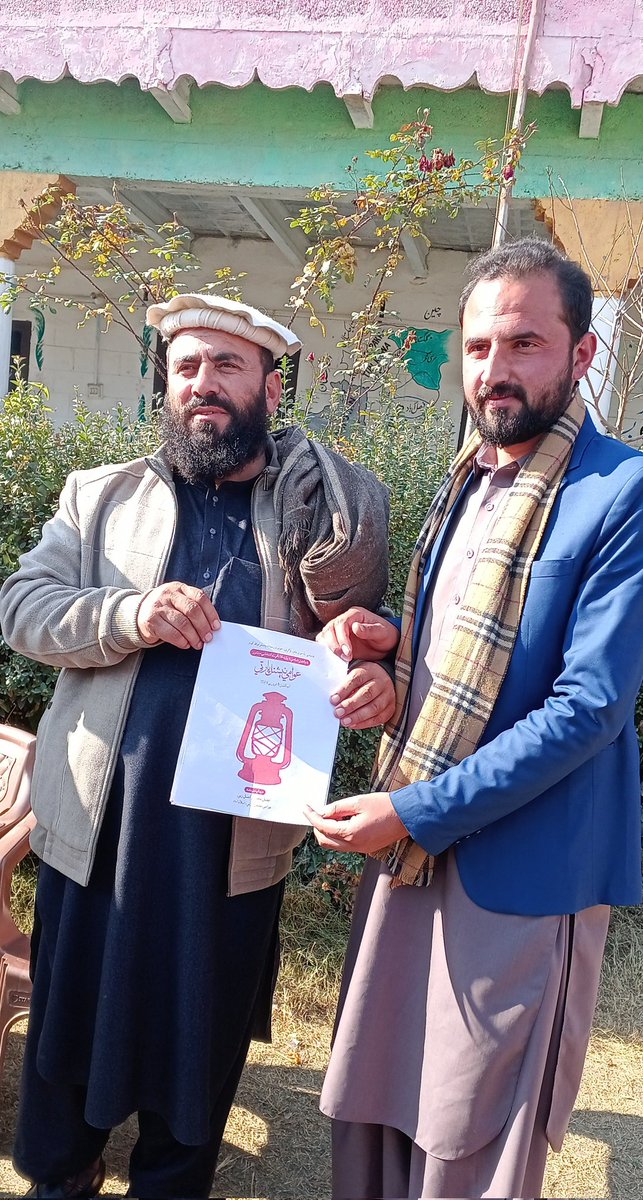 Ziaullah9672's tweet photo. راځئ پۀ کور کښې مرکه شو سره
د سیالۍ وخت دے چې جرګه شو سره
#Vote4Laltain 
#NA8
@MaulanaZeb @khannisar930 https://t.co/xkxoNWMZDI