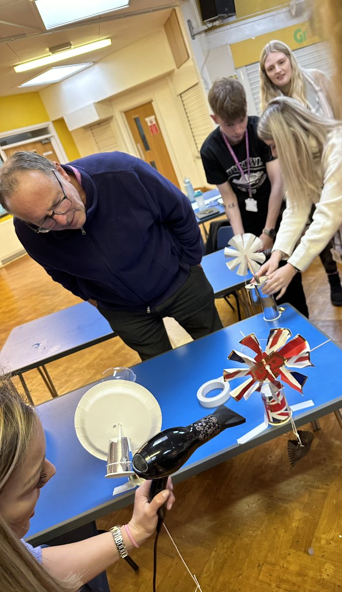 CroxbyPrimary's tweet photo. Staff training today for #teamcroxby and amongst other things we were being scientists. #croxbymagic #strivingforexcellence https://t.co/3kREM8CJ5j
