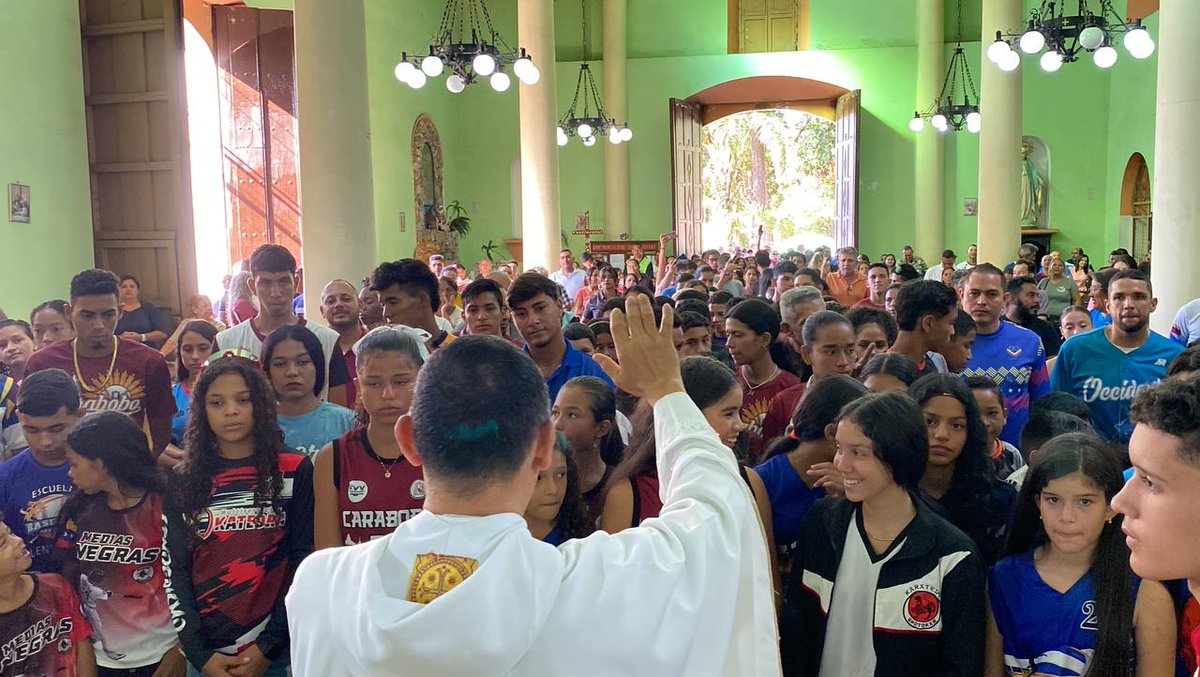 #Entérate Como es costumbre cada 6 de enero el alcalde del municipio Libertador de Carabobo, <a href="/oscarorsini10/">Oscarorsini10</a>, estuvo encabezando la edición 79 de la tradicional Misa del Deporte en la jurisdicción, junto a deportistas, academias, escuelas, familiares y entrenadores.