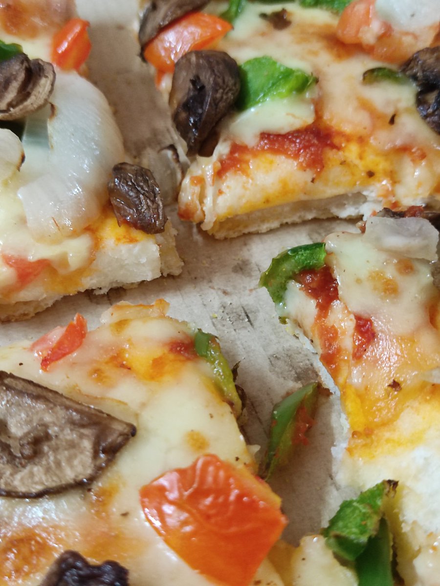 Dunkin_Douglas's tweet photo. Hi @dominos_india @dominos i recently ordered some pizzas &amp; sides from u. 
Two of the personal pizzas delivered raw. The dough was totally uncooked I'm disappointed never expected this from u. I always order from same branch but this time 😞 https://t.co/U3kxoc6o19