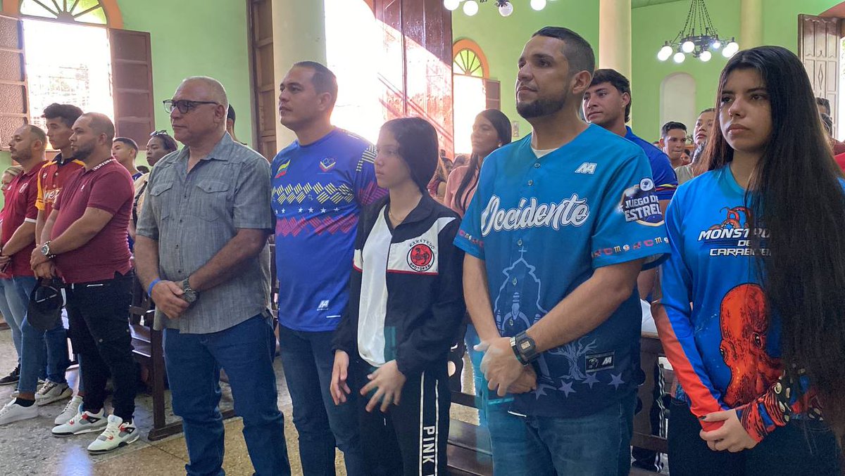 AlcLibertador's tweet photo. #Entérate Como es costumbre cada 6 de enero el alcalde del municipio Libertador de Carabobo, @oscarorsini10, estuvo encabezando la edición 79 de la tradicional Misa del Deporte en la jurisdicción, junto a deportistas, academias, escuelas, familiares y entrenadores. https://t.co/zfjsLqysmc