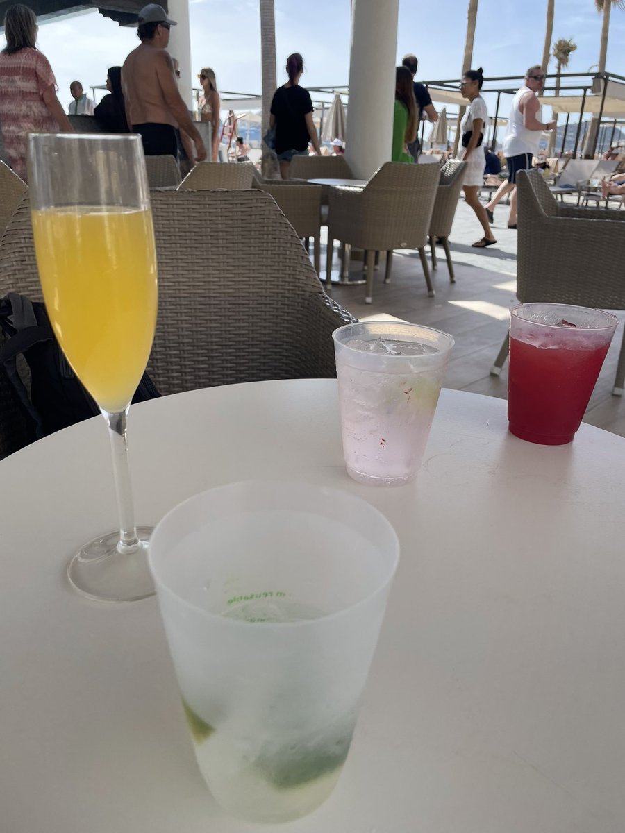 Zuort1's tweet photo. Sometimes I just want to drink everything and forget about everything https://t.co/mQMZSroudv