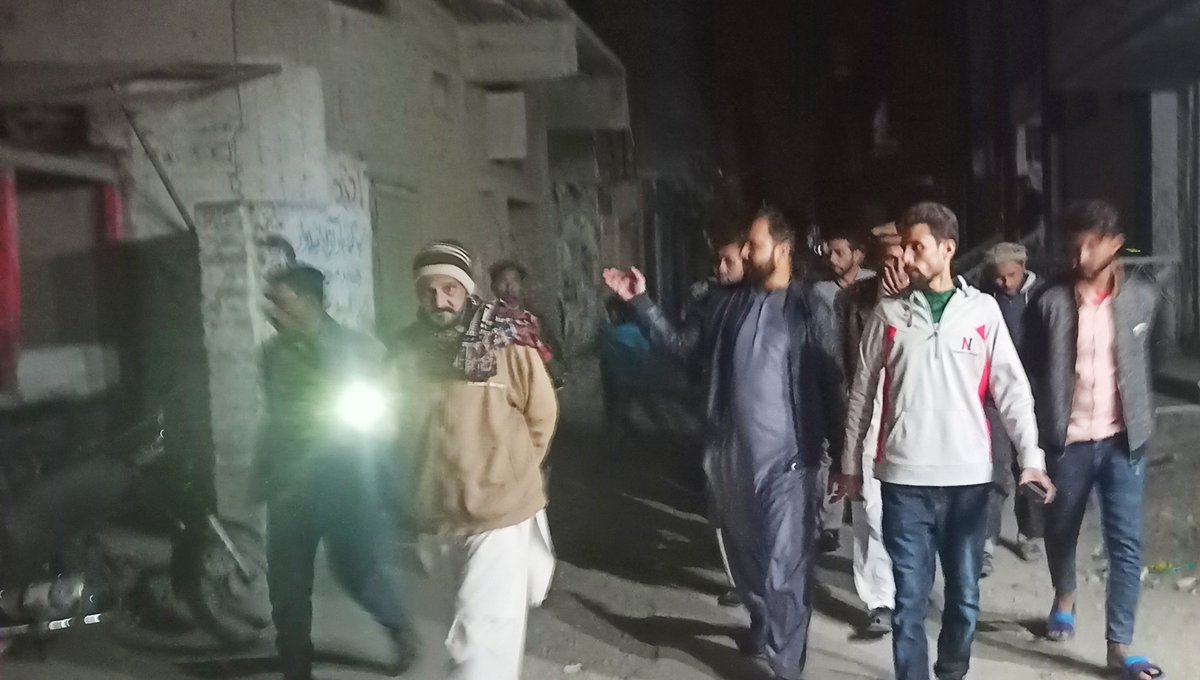AzmNouHyd's tweet photo. انتخابی مہم الیکشن 2024
عوامی نمائندہ عوام کے بیچ میں۔
اُمیدوار حلقہ این اے 219 پی ایس 63 جمشید علی شیخ ، اُمید وار حلقہ پی ایس 62 نواب خان نے شاہ لطیف ٹاؤن یوسی 116 میں عوامی رابطہ مہم شروع کی اور اہلِ علاقہ سے ملاقات کی اُن کے مسائل سنے۔
#NA219
#PS63
#Election2024
#ImranKhan https://t.co/NaudOHFeJN