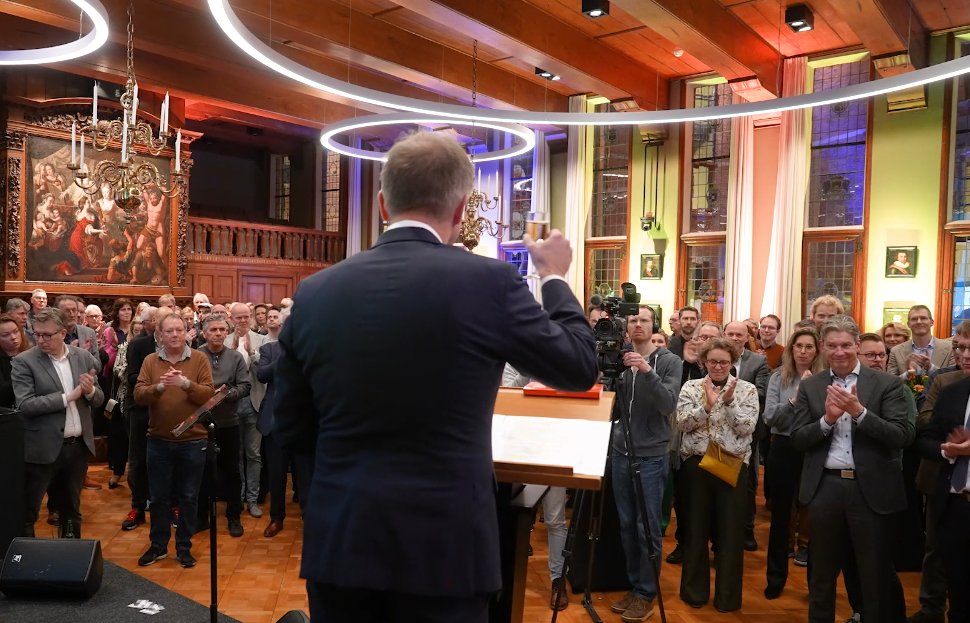 "Een Groningen dat zich openstelt voor anderen, dat weet dat mensen elkaar mooier maken. Dat is het Groningen dat we willen zijn," aldus Commissaris van de Koning <a href="/renepaas/">René Paas</a> in zijn #nieuwjaarstoespraak. Bekijk de speech terug: youtube.com/watch?v=HzoVH8…