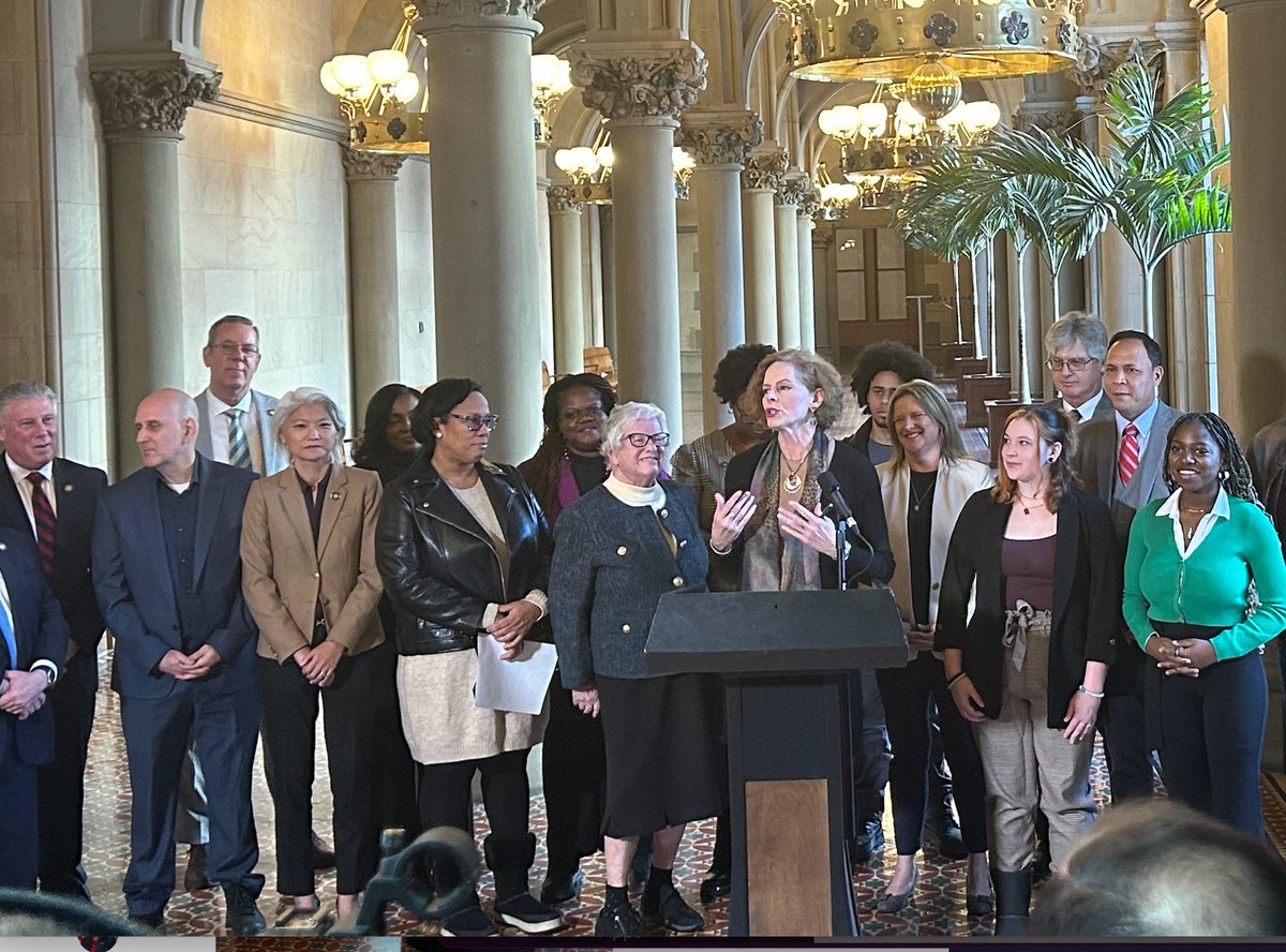 Thanks to @tobystavisky and @PatriciaFahy109 for your leadership as we work together to #TurnOnTheTAP and make college more affordable for NY students. I am proud to be the @NYSenate sponsor of S7931 with to raise the min TAP award from $500 to $1000.