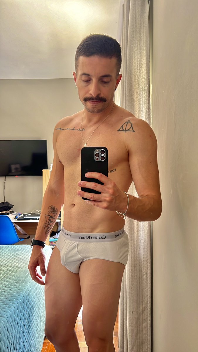 cdunascimento's tweet photo. Será que dá tempo de ajeitar o shape para o Carnaval? 🤔 https://t.co/sVobEW7XjN