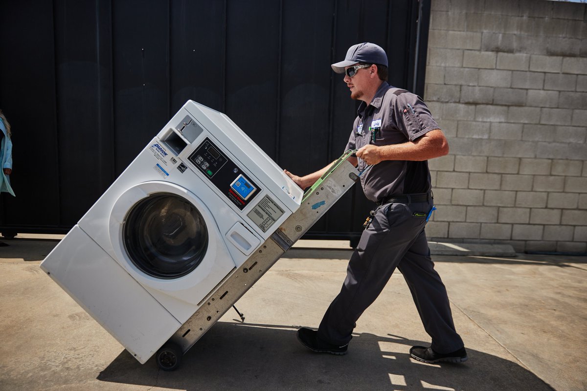dadsonlaundry's tweet photo. Happy New Year to our wonderful #DadsonTenants! 📷 As we step into 2024, it's a time for new beginnings and making everyday tasks easier and more efficient for you. We're here to ensure your laundry experience is top-notch! https://t.co/dfSa92yCe5