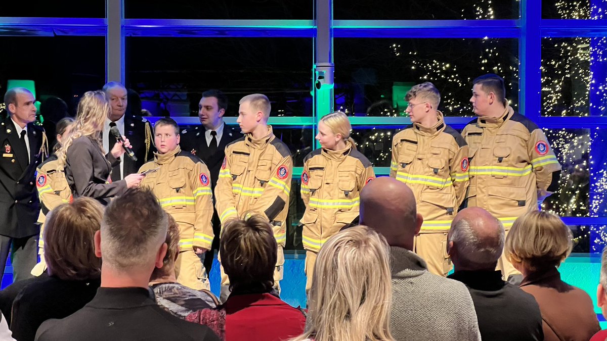 Onze nieuwjaarsreceptie is weer druk bezocht. Goed om elkaar bij het begin van een nieuw jaar te ontmoeten!
De jeugdbrandweer werd in het zonnetje gezet, ze bestaan al 40 jaar! Fijn hoe jongeren zich inzetten voor de maatschappij!