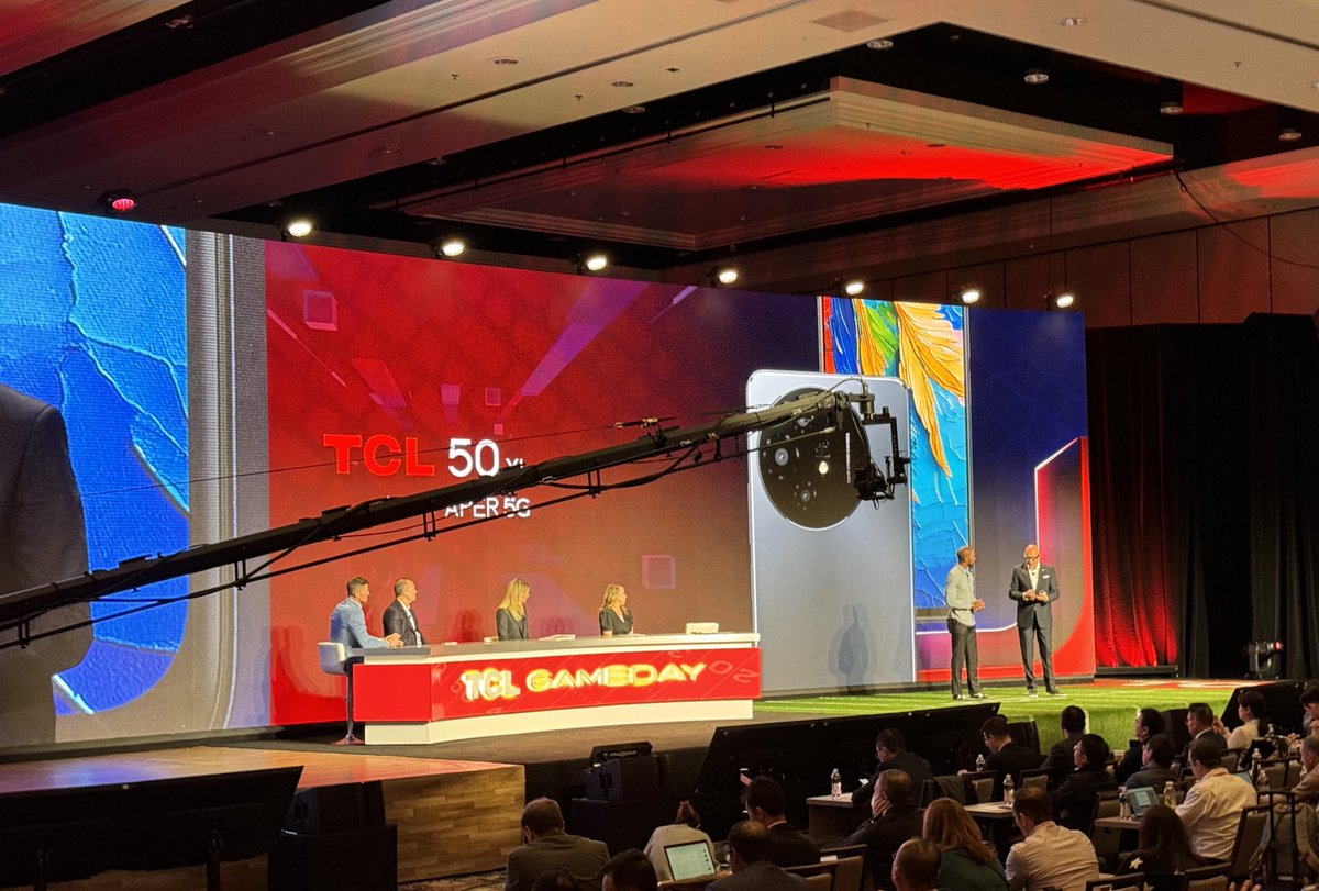 AdamJMatlock's tweet photo. Ok, this is cool. @TCL_USA is bringing their NXTPAPER display technology to their @TCLMobileGlobal lineup, starting with the TCL 50 XL and TCL 50 XE 5G,This sounds like a win-win for consumers. #ces #CES2024  #TCL https://t.co/7gM3wa8MHd