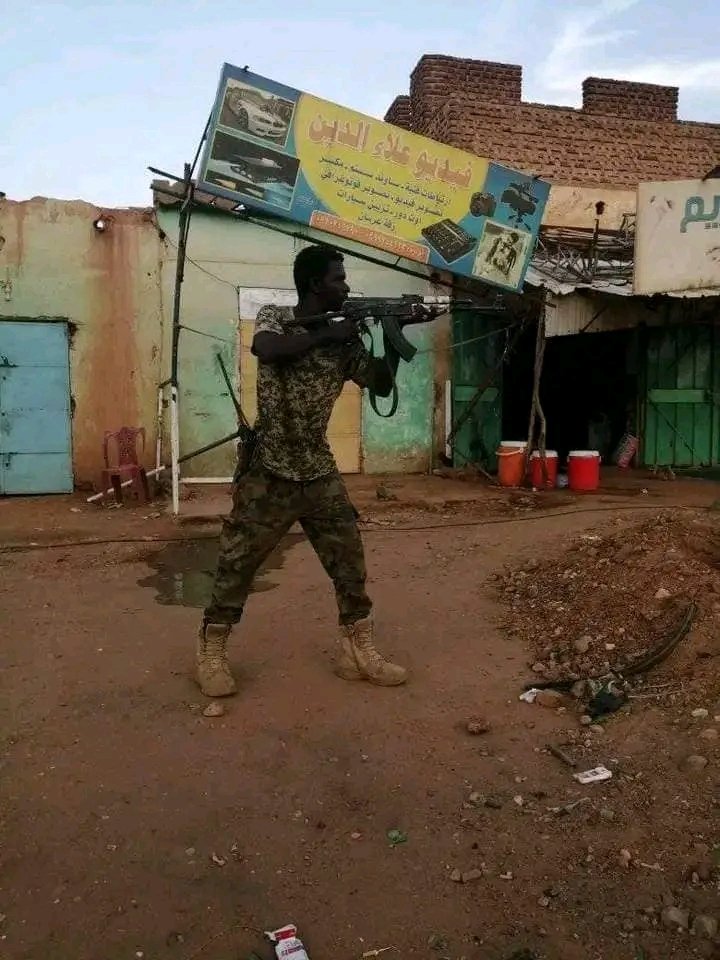 انحنا بنستشهد واقفين ،،
 استشهد اليوم ،،
ياسر محمد الامين استشهد واقف بدون في الجنجا له الرحمة والمغفرة ،،
اللهم ارحم كل شهداء هذا الوطن الذين استشهدوا يدافعون عنه وعنا وتقبلهم قبولا حسنا ،،