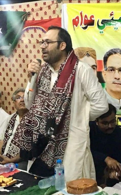 Zehri1Ali's tweet photo. دوست جي عزت ڪرڻ ۽  بغير مفاد جي ھلڻ  ھر ڪنھن جي وس جي ڳالھ ناهي
ھي خاصيت ڪنھن ڪنھن خون ۽ ڪنھن ڪنھن نسل ۾ ھوندي آهي💖💖💖

مانوارن مير ماجد بروھي کي جنم ڏينھن جون مبارڪون.
Mir @majid_brohi https://t.co/IzWxz7wEQi